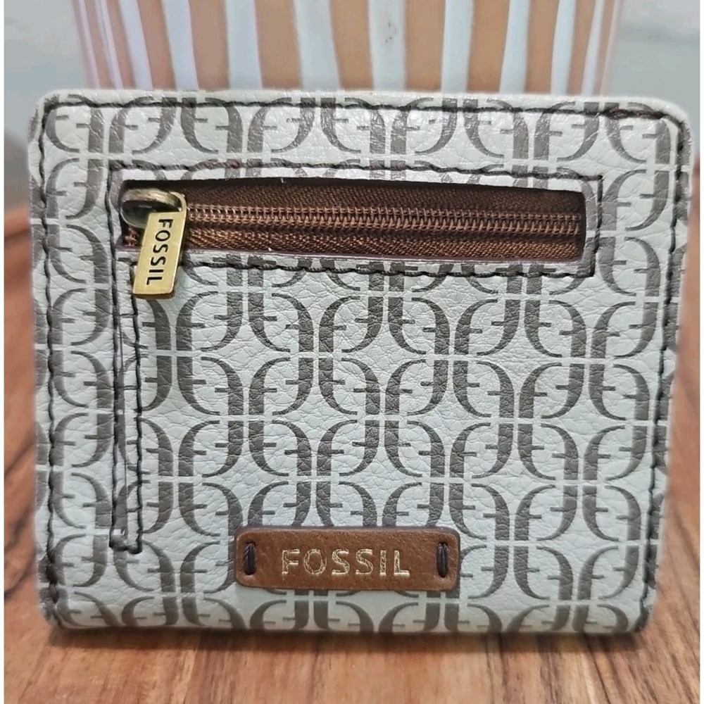 Fossil Women's‎ Bifold Small Wallet Card Holder Brown Logo Print Zip Coin Pocket
